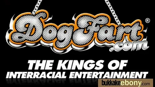 Blackette baisée en gangbang et couverte de sperme