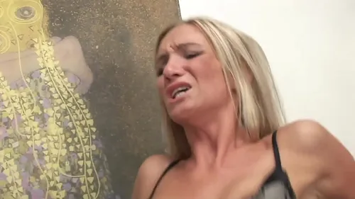 MILF blonde baisée brutal gangbang anal DP orgasmes